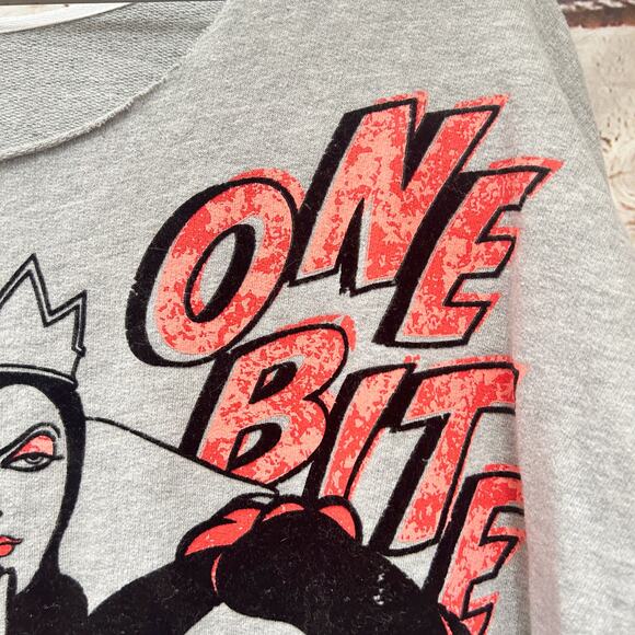 DISNEY STORE Snow White Villain Cropped Sweater Sz M - Picture 2 of 10